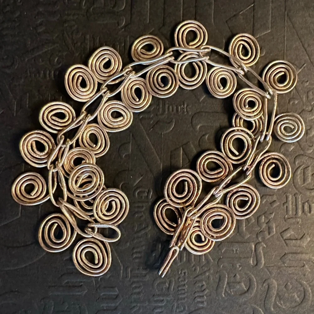 VINTAGE Silver plated Wire Wrap 7 1/2” long Bracelet with aged patina - Picture 4 of 10